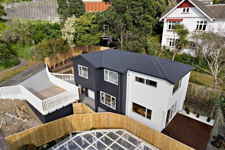 Photo of property in 1 Pinnacle Street, Seatoun, Wellington, 6022