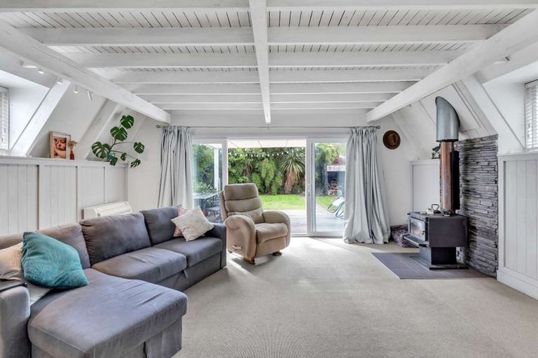 Photo of property in 12 Mckenzie Place, Waikuku Beach, 7402