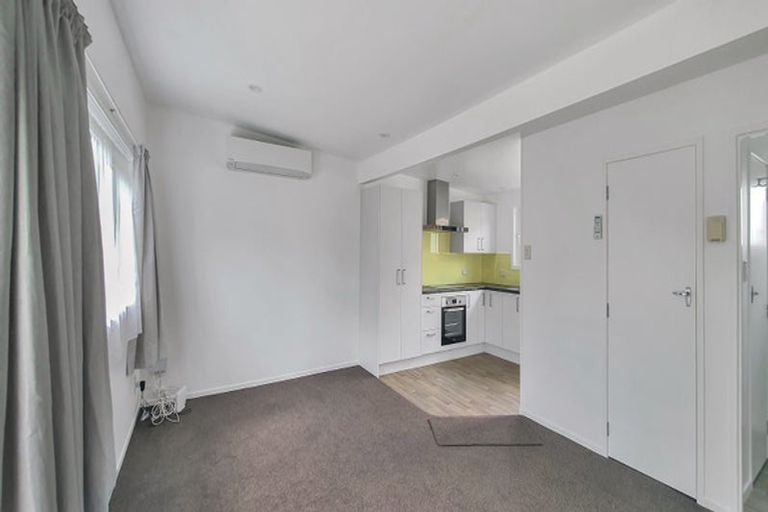 Photo of property in 4/176 Henderson Valley Road, Henderson, Auckland, 0612