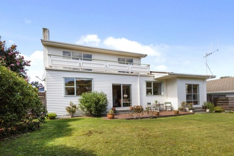 Photo of property in 3 Mckeefry Grove, Tawa, Wellington, 5028