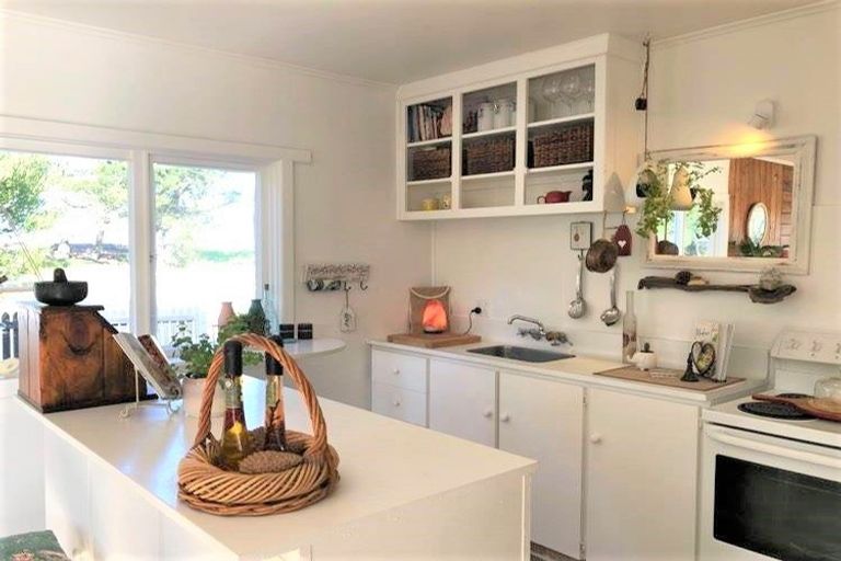 Photo of property in 12 Chamberlain Avenue, Amberley, 7481