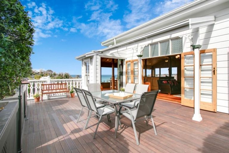 Photo of property in 18 Sealy Road, Bluff Hill, Napier, 4110