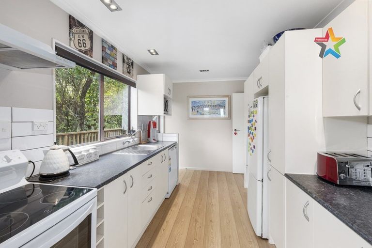 Photo of property in 95 Dowse Drive, Maungaraki, Lower Hutt, 5010