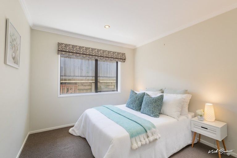 Photo of property in 43 Percy Kinsman Crescent, Riverstone Terraces, Upper Hutt, 5018