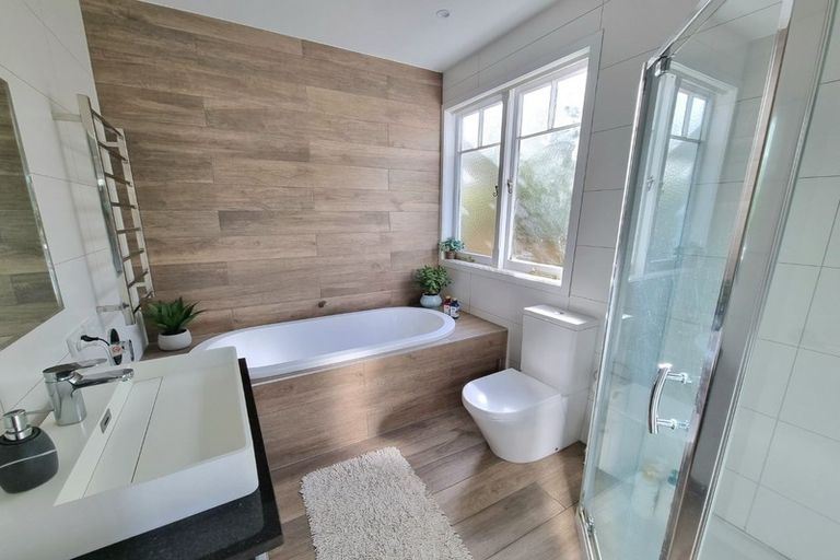 Photo of property in 12 Seabreeze Road, Narrow Neck, Auckland, 0624