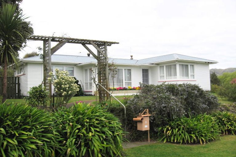 Photo of property in 3 Toroa Road, Otaihanga, Paraparaumu, 5036