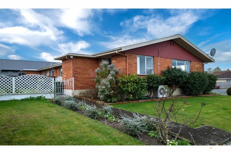 Photo of property in 1 Oxford Street, Waimate, 7924