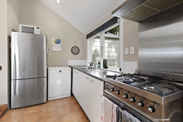 Photo of property in 67 Garden Road, Northland, Wellington, 6012