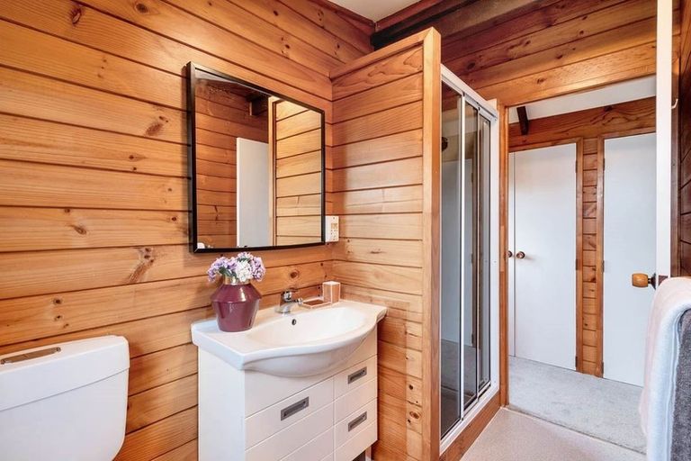 Photo of property in 1/21 Chablis Place, Henderson, Auckland, 0612