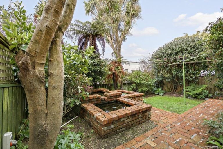 Photo of property in 37 Grant Road, Thorndon, Wellington, 6011