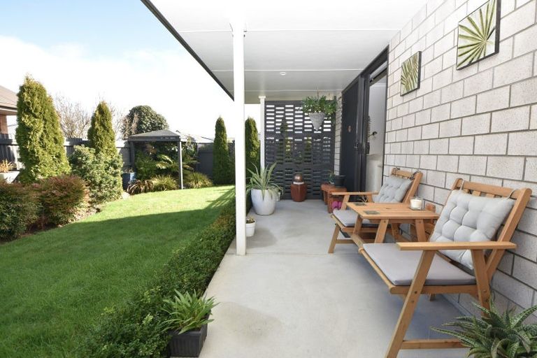 Photo of property in 2 Hereford Drive, Carterton, 5713