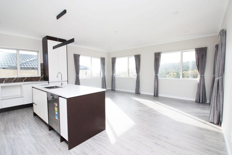 Photo of property in 80 Jeroboam Loop, Kumeu, 0810