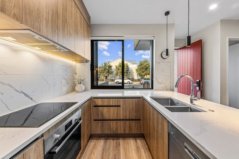 Photo of property in 42 Glidepath Road, Hobsonville, Auckland, 0616