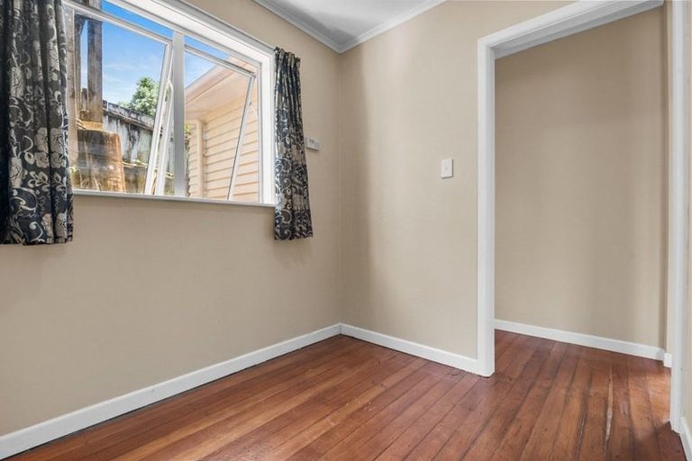 Photo of property in 23b Kamara Road, Glen Eden, Auckland, 0602