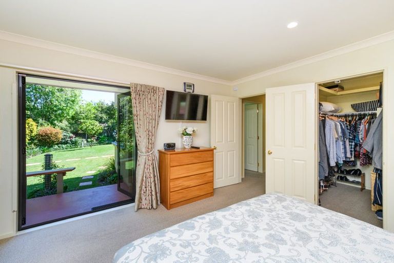 Photo of property in 11 La Lena Grove, Fitzherbert, Palmerston North, 4410