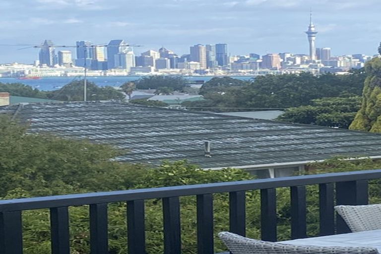 Photo of property in 5a Bruce Street, Northcote Point, Auckland, 0627