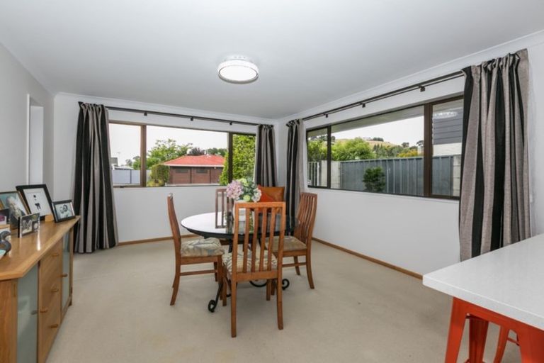Photo of property in 27 Surrey Street, Taradale, Napier, 4112