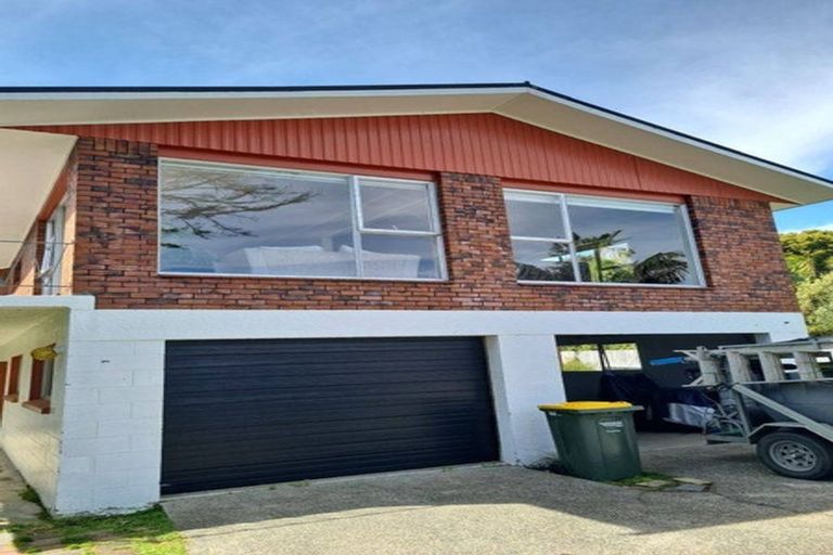 Photo of property in 44 The Circle, Manly, Whangaparaoa, 0930