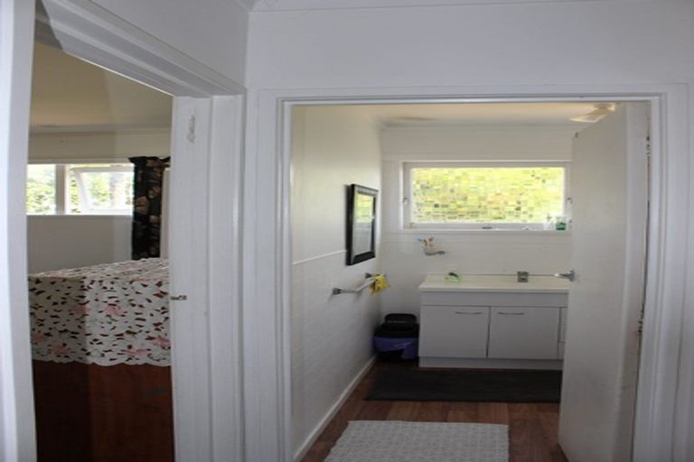 Photo of property in 1/2 Tiri Tiri Road, Birkdale, Auckland, 0626