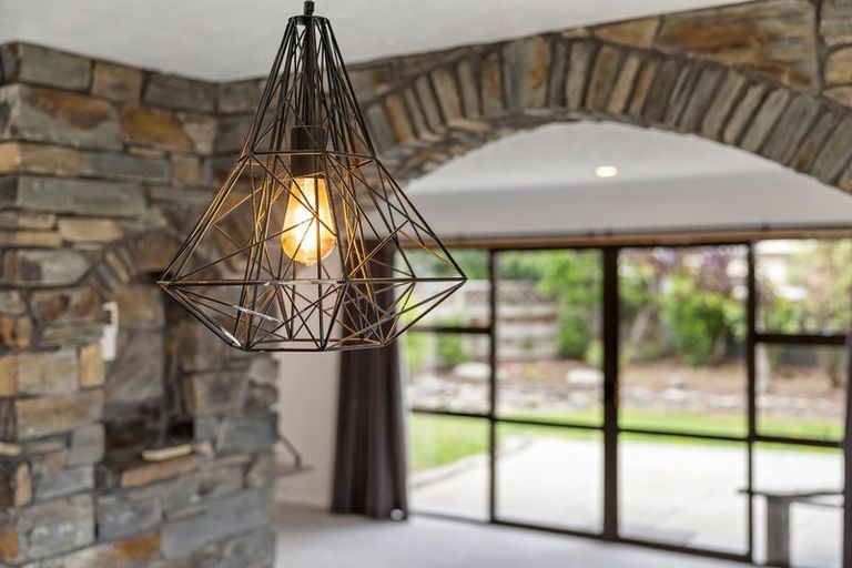 Photo of property in 16 Kuri Place, Wanaka, 9305