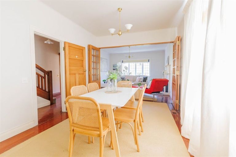 Photo of property in 11 Glen Road, Kelburn, Wellington, 6012