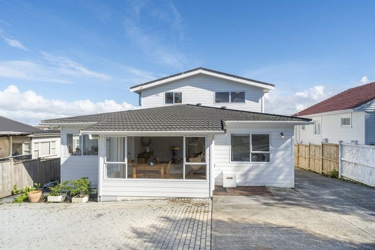 Photo of property in 28 Dallinghoe Crescent, Milford, Auckland, 0620
