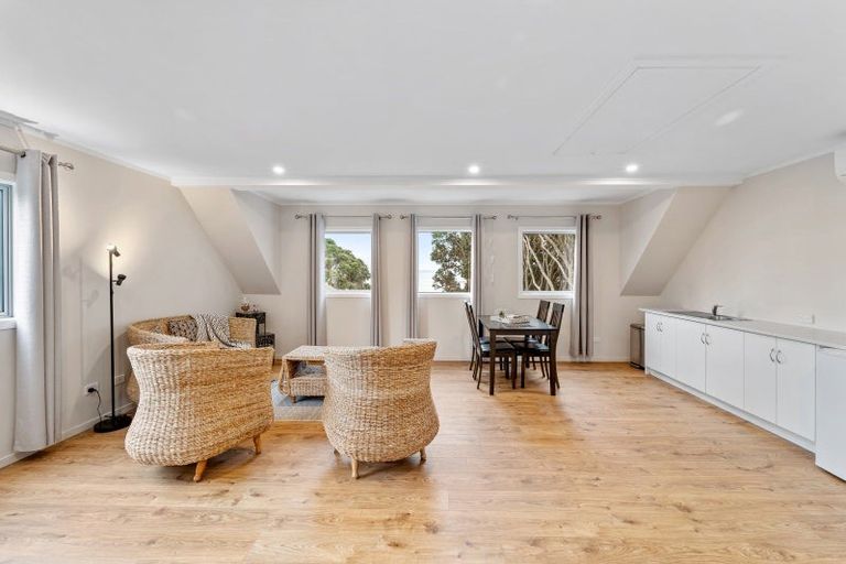 Photo of property in 38 Pacific Parade, Army Bay, Whangaparaoa, 0930