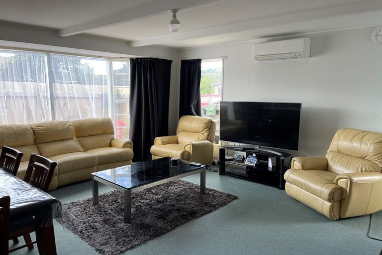 Photo of property in 34 Duchess Place, Maupuia, Wellington, 6022