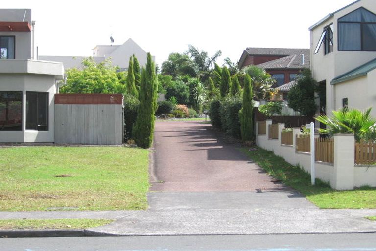 Photo of property in 53 Marina View Drive, West Harbour, Auckland, 0618