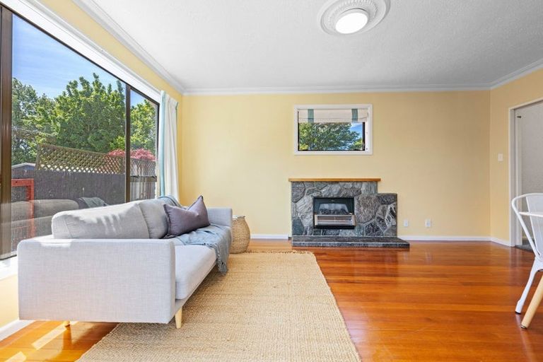 Photo of property in 12 Fairmont Place, Hornby, Christchurch, 8042
