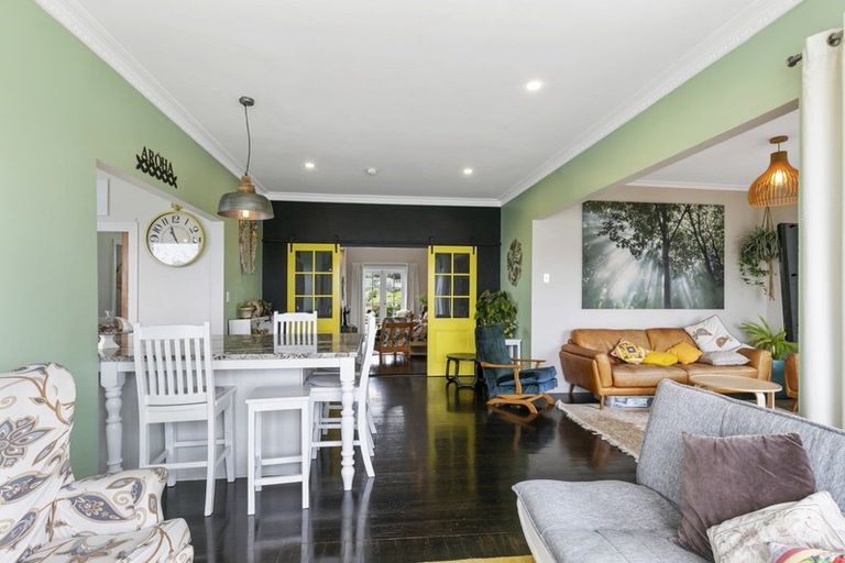 Photo of property in 83 Houghton Bay Road, Houghton Bay, Wellington, 6023