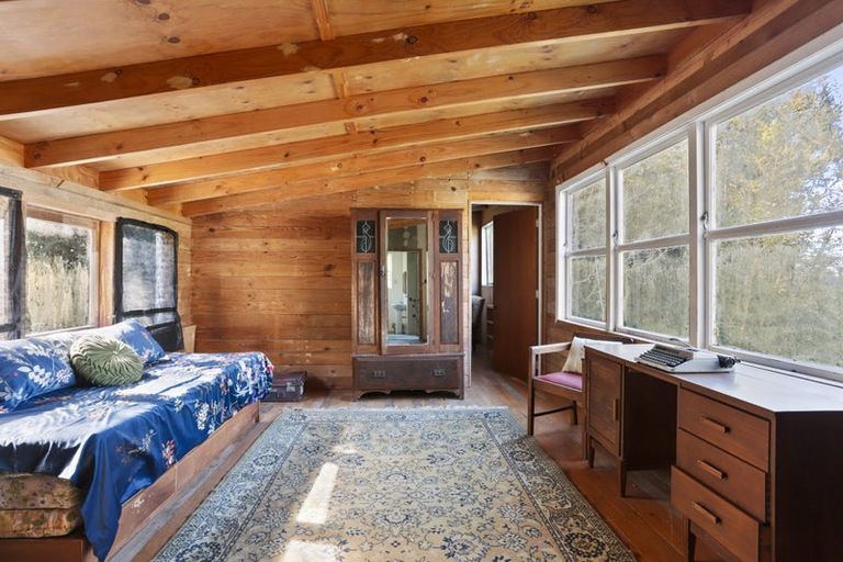 Photo of property in 620 South Titirangi Road, Titirangi, Auckland, 0604