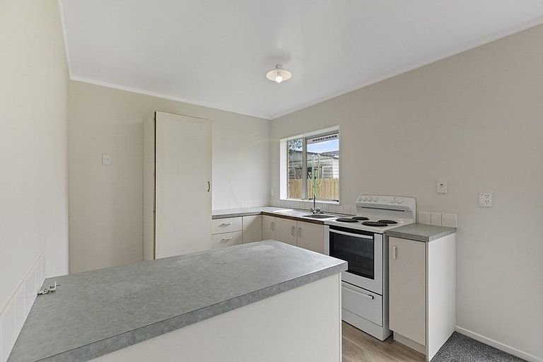 Photo of property in 2/24 Horlicks Place, Randwick Park, Auckland, 2105