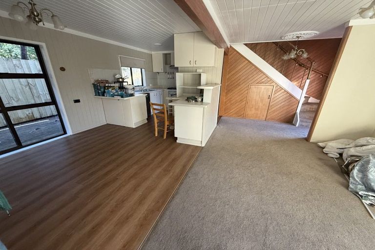 Photo of property in 3/76 Kaurilands Road, Titirangi, Auckland, 0604