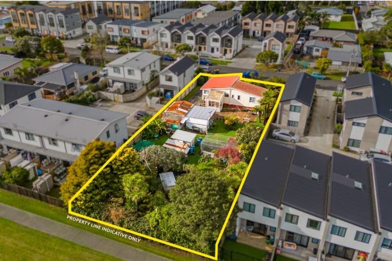 Photo of property in 13 Arney Road, Ranui, Auckland, 0612