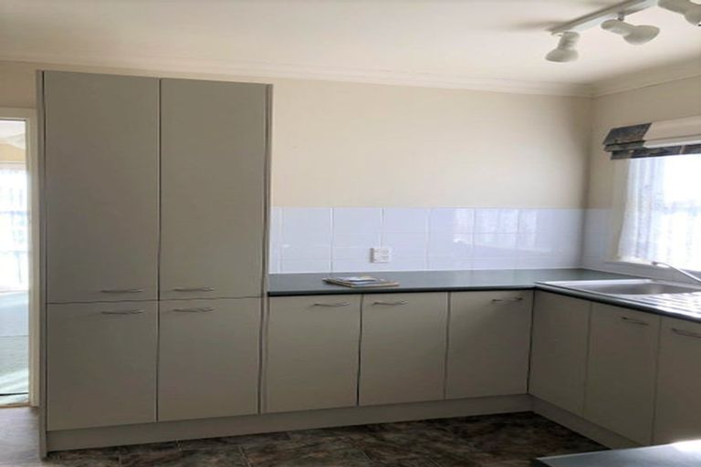 Photo of property in 6 Karaka Crescent, Levin, 5510