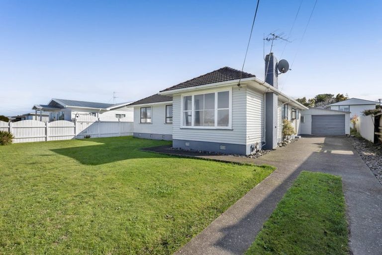 Photo of property in 10 Ramanui Avenue, Hawera, 4610