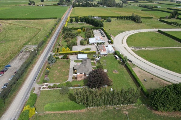 Photo of property in 1048 Lochiel-branxholme Road, Branxholme, Invercargill, 9874