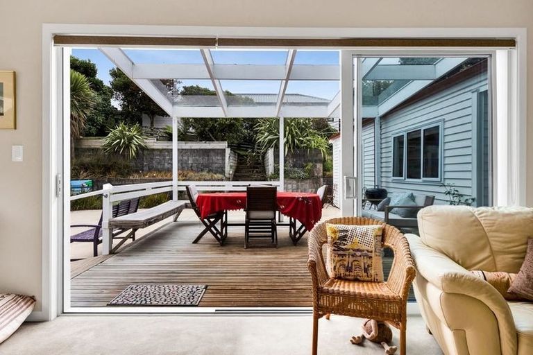 Photo of property in 4 Price Street, Westown, New Plymouth, 4310