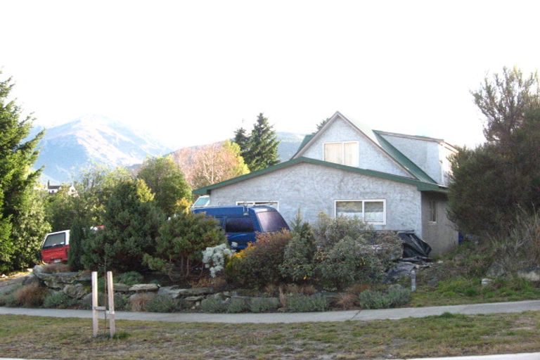 Photo of property in 21 Cedar Drive, Kelvin Heights, Queenstown, 9300