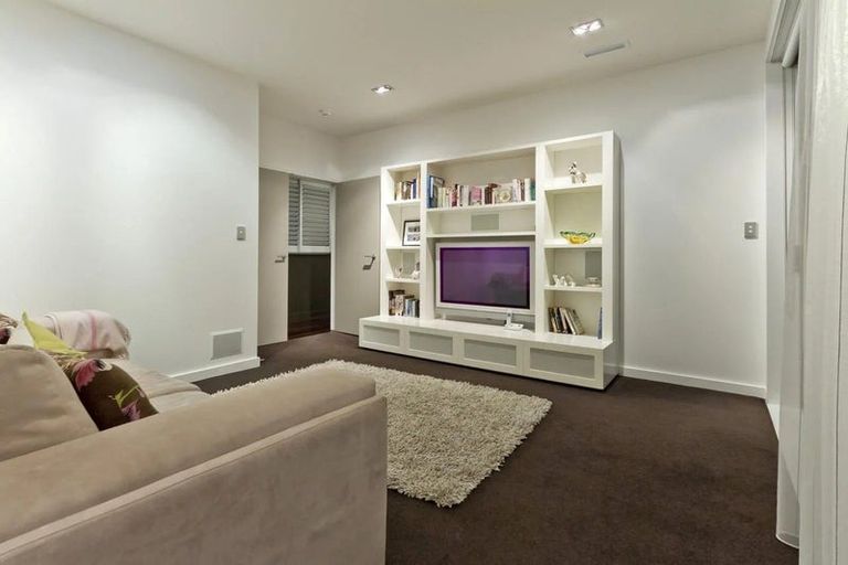 Photo of property in 47a Princes Street, Northcote Point, Auckland, 0627
