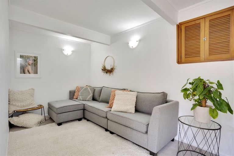 Photo of property in 18 Vonnell Place, Birkdale, Auckland, 0626