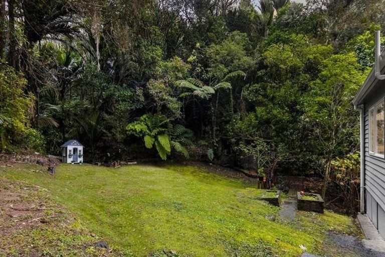 Photo of property in 30 Mahoe Road, Titirangi, Auckland, 0604