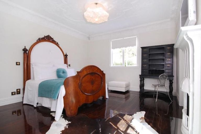 Photo of property in 18 Nikau Street, Eastbourne, Lower Hutt, 5013