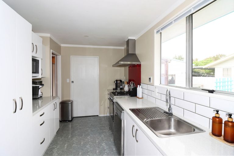 Photo of property in 22 Kupe Drive, Carterton, 5713