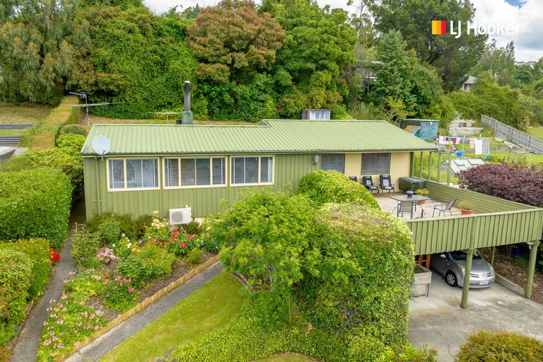 Photo of property in 96 Main South Road, Green Island, Dunedin, 9018