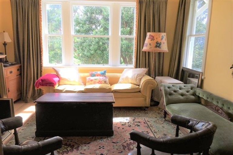 Photo of property in 19 Grove Road, Kelburn, Wellington, 6012