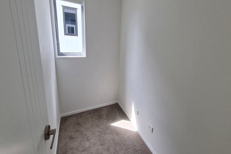 Photo of property in 15a Crestview Rise, Papakura, 2110