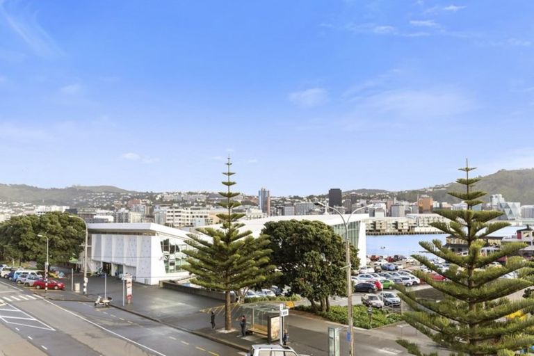 Photo of property in 4/166 Oriental Parade, Oriental Bay, Wellington, 6011