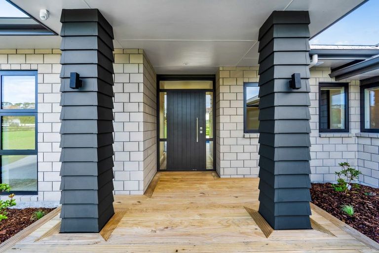 Photo of property in 31 Ninia Road, Paraite, New Plymouth, 4373